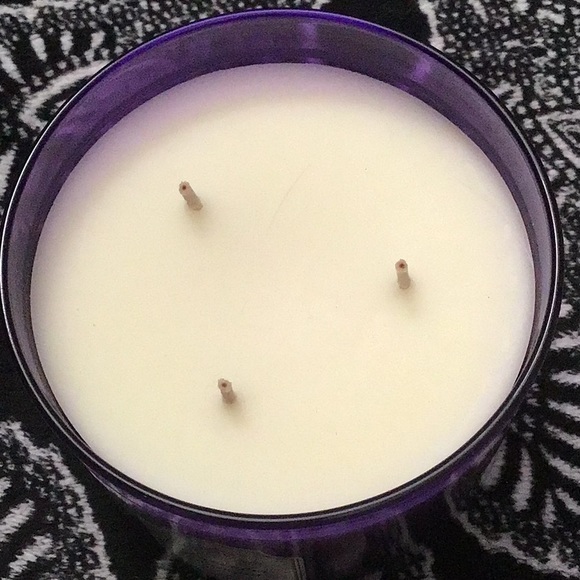 Bath and body works lavender coconut candle - Picture 2 of 3